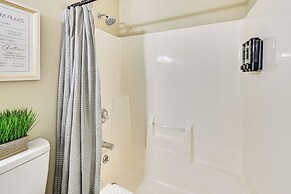 Family Home w/ Ping-pong & Fire Pit in Lexington