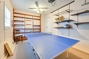 Family Home w/ Ping-pong & Fire Pit in Lexington
