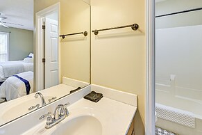 Family Home w/ Ping-pong & Fire Pit in Lexington