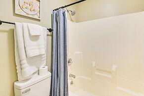 Family Home w/ Ping-pong & Fire Pit in Lexington