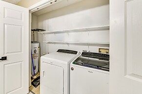 Family Home w/ Ping-pong & Fire Pit in Lexington