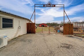 'rockinb88 Ranch Retreat' Terrell Home Near Shops