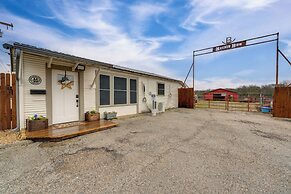 'rockinb88 Ranch Retreat' Terrell Home Near Shops