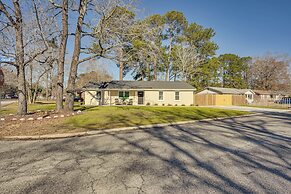 17 Mi to Dtwn: Family Home in North Charleston