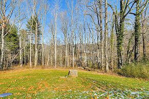 10 Mi to Asheville: Mtn-view Hideaway!