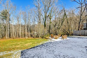 10 Mi to Asheville: Mtn-view Hideaway!