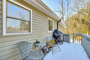 10 Mi to Asheville: Mtn-view Hideaway!