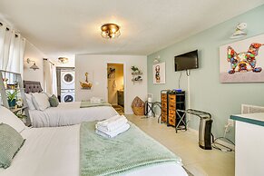 10 Mi to Asheville: Mtn-view Hideaway!