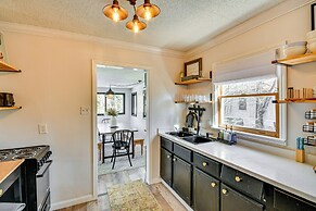 10 Mi to Asheville: Mtn-view Hideaway!