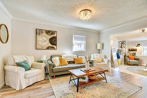 10 Mi to Asheville: Mtn-view Hideaway!