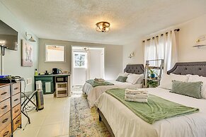 10 Mi to Asheville: Mtn-view Hideaway!