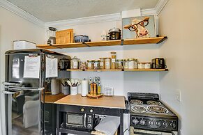 10 Mi to Asheville: Mtn-view Hideaway!