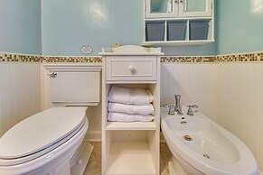 Dine Al Fresco: Reedville Home w/ Dock