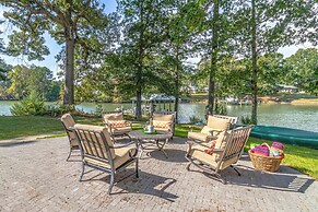 Dine Al Fresco: Reedville Home w/ Dock