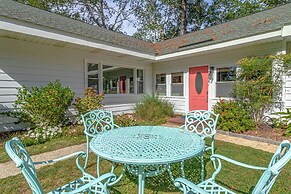 Dine Al Fresco: Reedville Home w/ Dock