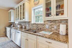 1 Mi to Jenkinson's Boardwalk: Family Gem w/ Grill