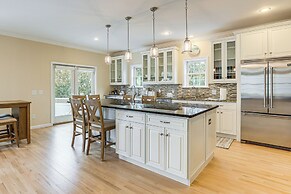 1 Mi to Jenkinson's Boardwalk: Family Gem w/ Grill