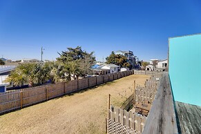 1/2 Mi to Atlantic Beach: Townhome w/ Balcony!