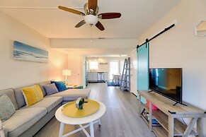 1/2 Mi to Atlantic Beach: Townhome w/ Balcony!