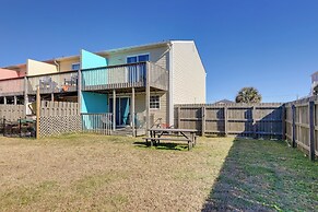 1/2 Mi to Atlantic Beach: Townhome w/ Balcony!