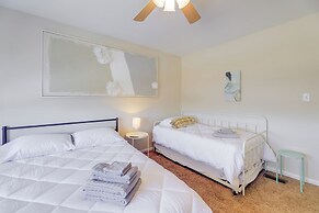 1/2 Mi to Atlantic Beach: Townhome w/ Balcony!