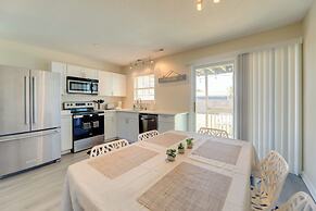 1/2 Mi to Atlantic Beach: Townhome w/ Balcony!
