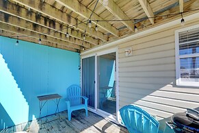 1/2 Mi to Atlantic Beach: Townhome w/ Balcony!