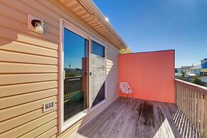 Walk to Atlantic Beach: Townhome w/ Patio!