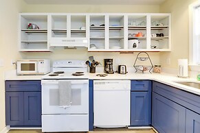 Walk to Atlantic Beach: Townhome w/ Patio!