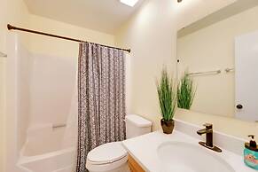 Walk to Atlantic Beach: Townhome w/ Patio!