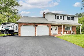 6 Mi to Hersheypark: Family Getaway w/ Fire Pit