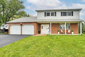 6 Mi to Hersheypark: Family Getaway w/ Fire Pit