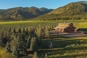On 20 Scenic Acres: Mtn Retreat in Star Valley