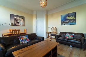 Stylish 2Bed Steps from Iconic Waterloo