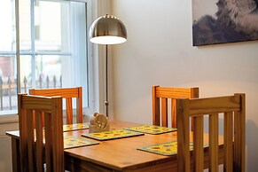 Stylish 2Bed Steps from Iconic Waterloo