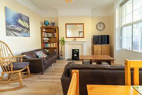 Stylish 2Bed Steps from Iconic Waterloo