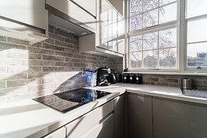 Stylish 2Bed Steps from Iconic Waterloo