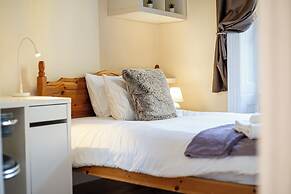 Stylish 2Bed Steps from Iconic Waterloo