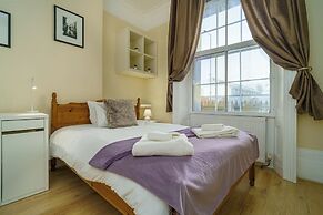 Stylish 2Bed Steps from Iconic Waterloo