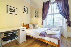 Stylish 2Bed Steps from Iconic Waterloo