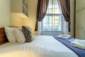 Stylish 2Bed Steps from Iconic Waterloo