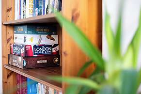 Stylish 2Bed Steps from Iconic Waterloo