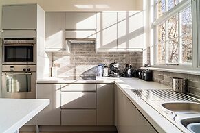 Stylish 2Bed Steps from Iconic Waterloo