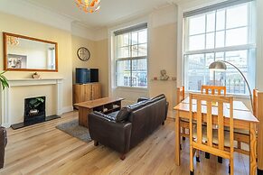 Stylish 2Bed Steps from Iconic Waterloo