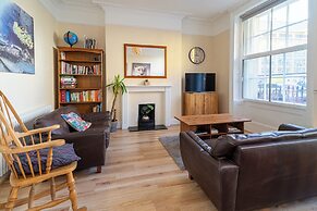 Stylish 2Bed Steps from Iconic Waterloo