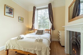 Stylish 2Bed Steps from Iconic Waterloo