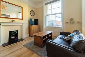 Stylish 2Bed Steps from Iconic Waterloo