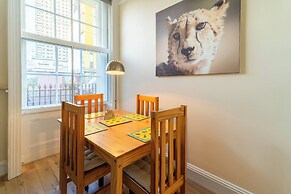 Stylish 2Bed Steps from Iconic Waterloo