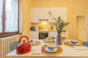 Simar Apartments nearby Como S.G. Train Station