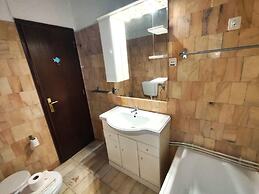 Albufeira Açoteias Villa by Homing